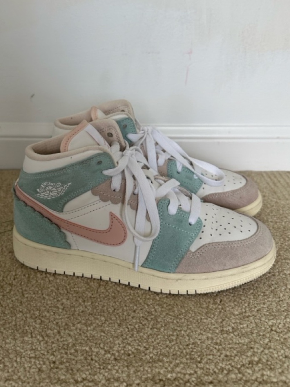 Girls Nike Jordan 1 scalloped high top shoes size 3.5 youth
